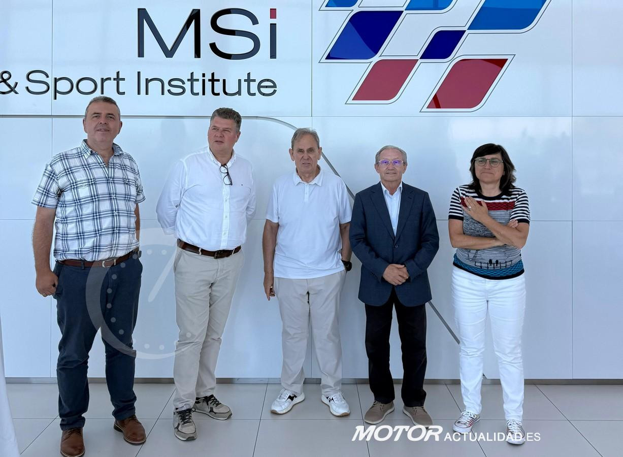 FOTO. Educación y la FCA visitan el Motor Sport Institute para reforzar la FP de Motorsport en Canarias (2)