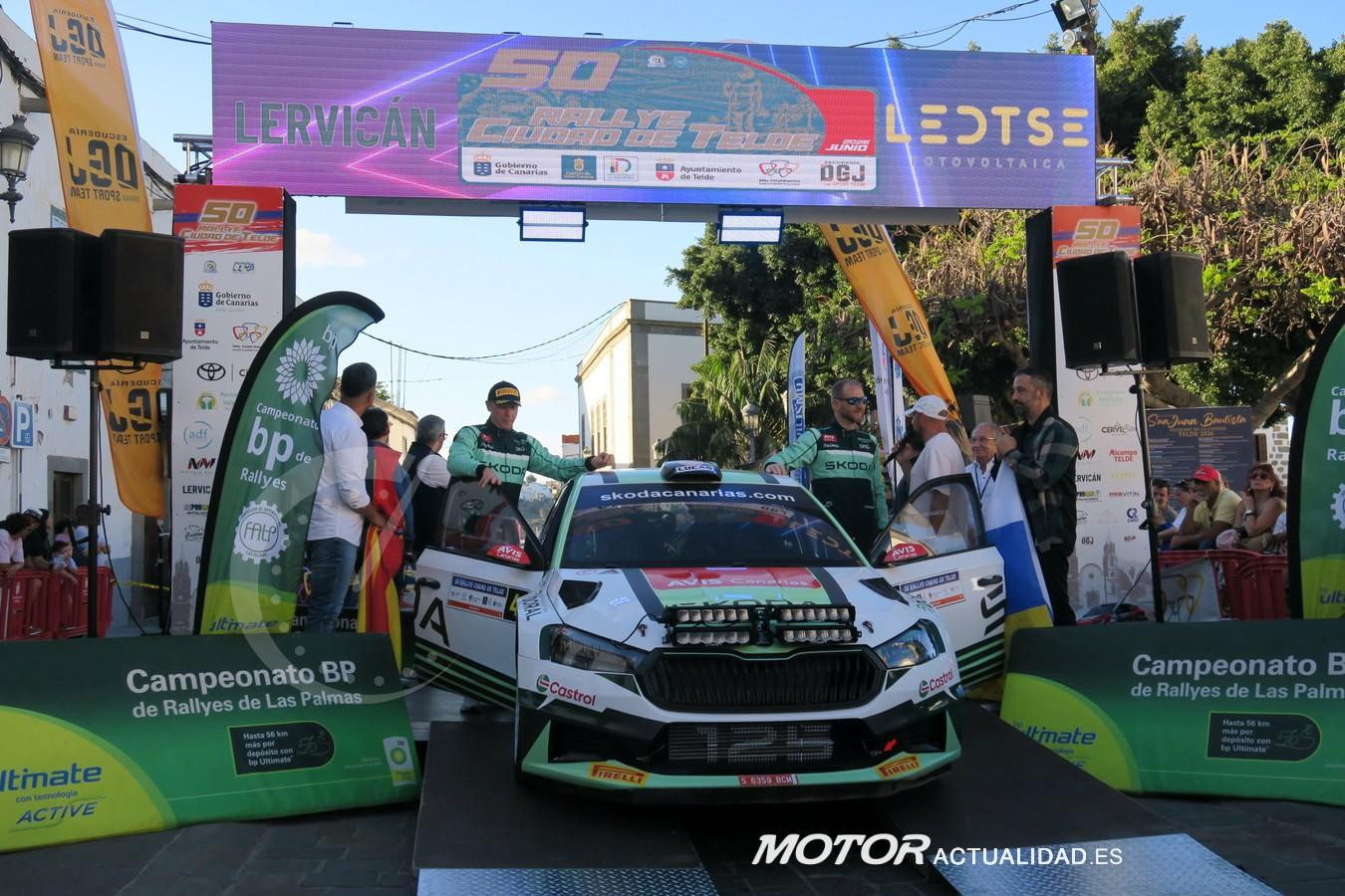 Alexey Lukyanuk-Yuri Kulikov, Skoda Fabia Rally 2, en la ceremona de salida