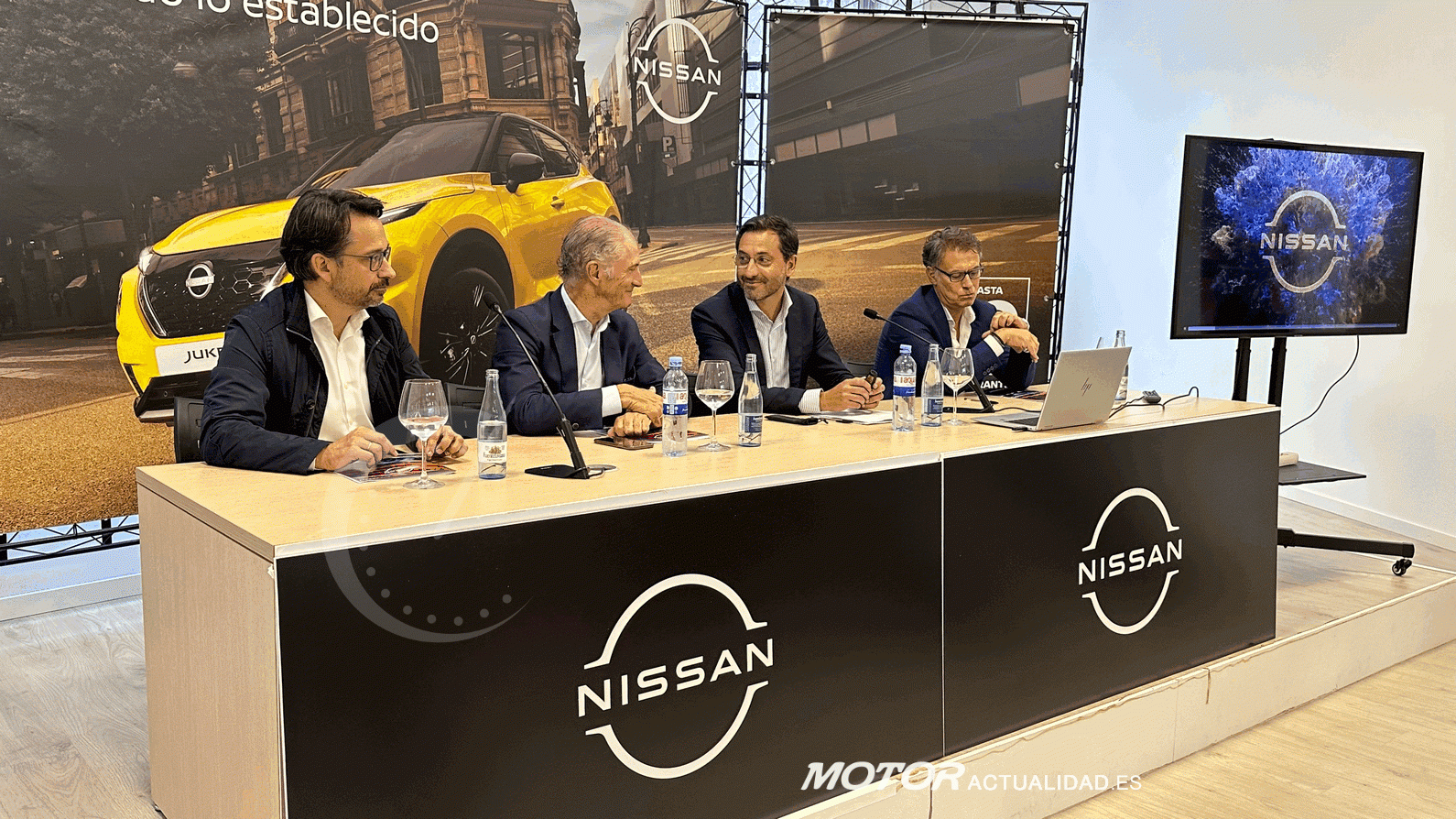 Christian Costaganna presentando la estrategia de Nissan en Canarias