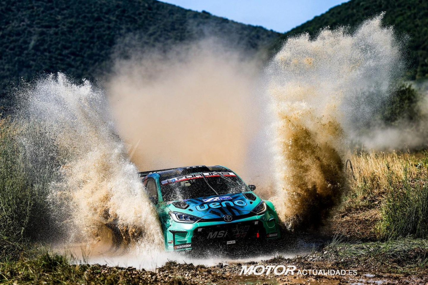 Diego Dominguez en acción agua